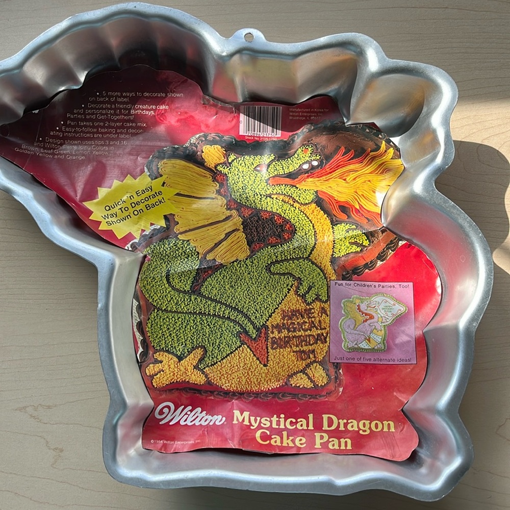1984 WILTON Mystical DRAGON Cake PAN